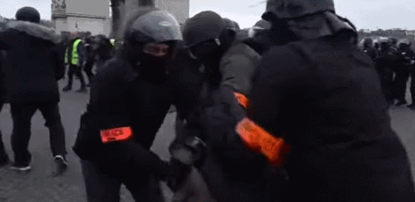 法国“黄背心”第九周，八千人再上巴黎街头