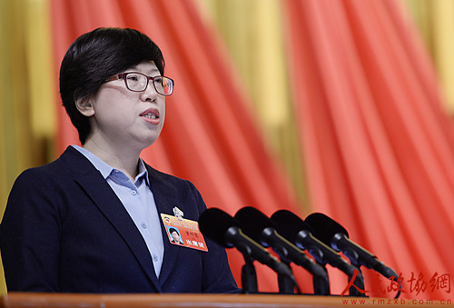 12北京市政协委员董明慧发言。