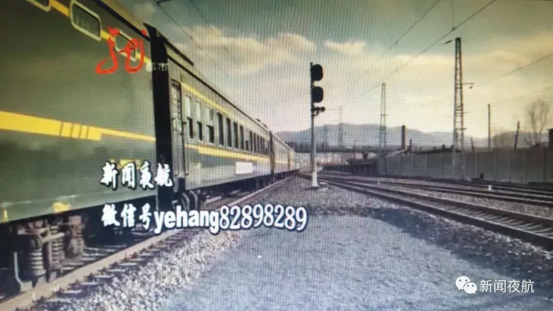 霸座新高度！无座男子竟直接坐到乘客脑袋上