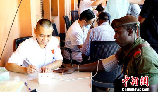 四川医生汪辉德“援非”两年救治患者1800余人