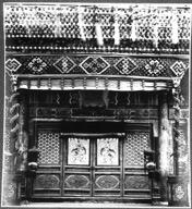 新年期间张贴了门神，装饰一新的交泰殿旧照。（刘阳供图）