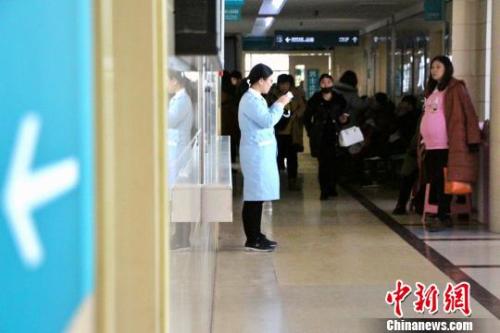 “全面二孩”政策放开三年后，曾被称为中国“最敢生”省份的山东二孩生育热潮正在降温?！≌韵?摄