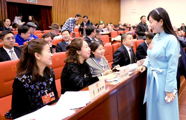 11、一年一度会议相见，格外亲切jpg