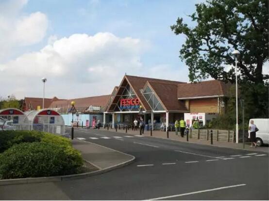 比家乐?；勾蟮陌倌昀系瓴迷苯蛉?HR首批被下岗 