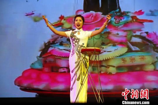 2019年“山东省非物质文化遗产月”1月28日晚在济南启动。曲艺串烧《喜气洋洋中国年》、鲁西南鼓吹乐《五福开门》、舞蹈表演《喜饽饽》等节目轮番登场?！∷锖觇?摄