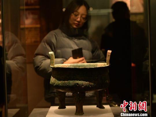 该展览分为回归、兴起、融合3个单元，以实物展示与图片、文字展板相结合的形式，生动讲述了早期秦文化故事。该展览持续至2月28日?！《∷?摄