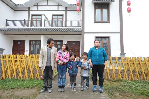 刘开文新家全家福