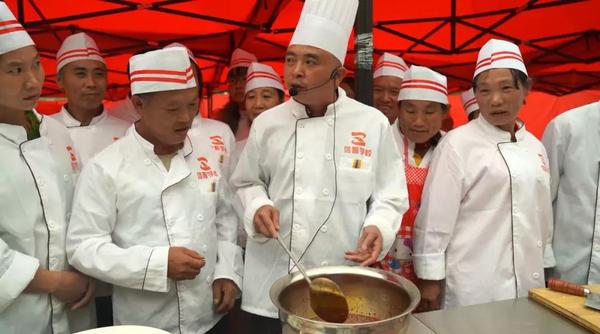 李福传正在参加恒大吸纳就业培训