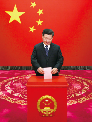 2016年11月15日，中共中央总书记、国家主席、中央军委主席习近平在北京市西城区中南海选区怀仁堂投票站参加区人大代表选举投票。 新华社记者 兰红光 摄