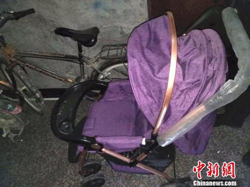 新生男婴遗弃冰冷寒夜警民联手救助寻回未婚先孕生母