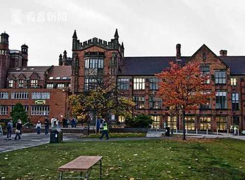 硬核蹦迪!大学生热舞震塌天花板 合力托举跳完整曲