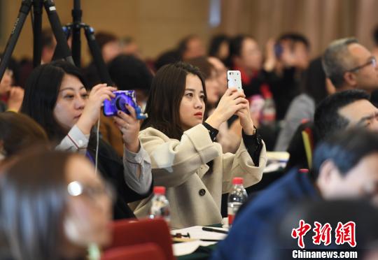 会场?！⊥醺?摄