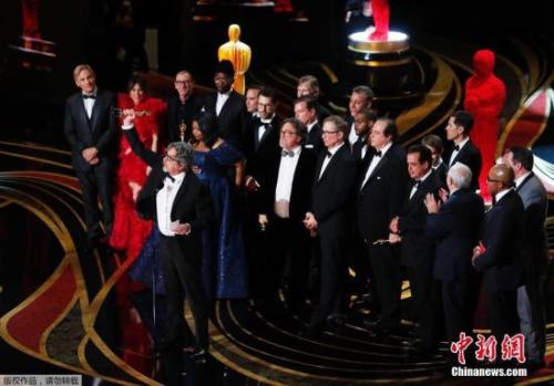 《绿皮书》获奖，主创人员上台领奖。