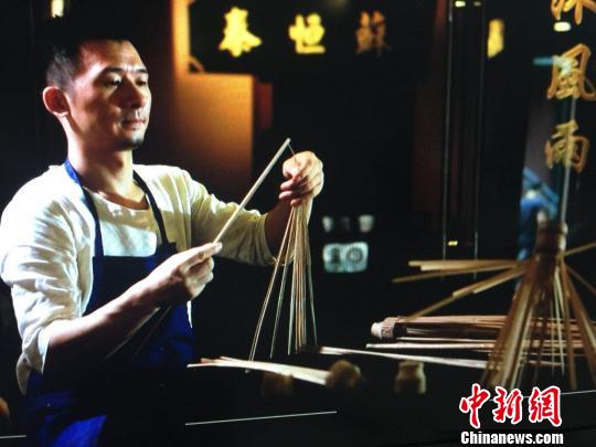 武汉匠人10余年复兴老字号“苏恒泰”油纸伞