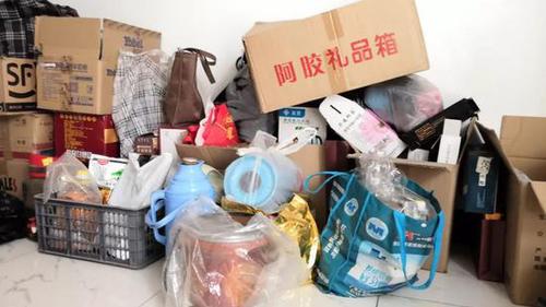 大妈5年花50万购买收藏品 遭遇投资拍卖连环骗 