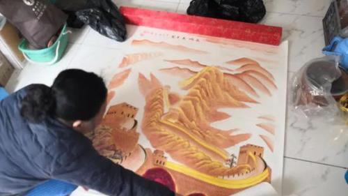 大妈5年花50万购买收藏品 遭遇投资拍卖连环骗 