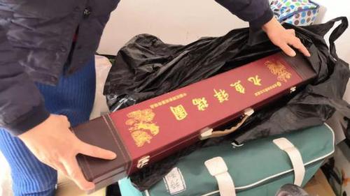 大妈5年花50万购买收藏品 遭遇投资拍卖连环骗 