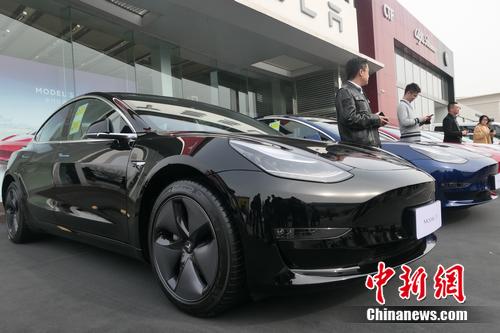 首批特斯拉Model 3中国市场交付现场。 张旭 摄
