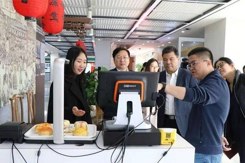 全国政协委员一行赴美