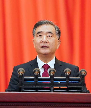 2019年3月3日下午3时，全国政协十三届二次会议在人民大会堂开幕，全国政协主席汪洋代表政协第十三届全国委员会常务委员会作工作报告。   本报记者 贾宁摄10