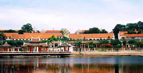 坐落于福建厦门集美的华侨大学华文学院