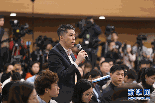 图为中国日报记者提问。新华网 中国政府网 刘厦 摄