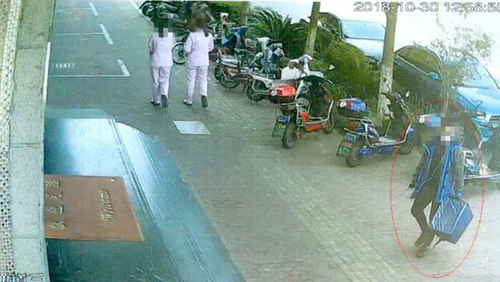 外卖员遭顾客外卖甩脸还投诉?？?怒偷30个快递