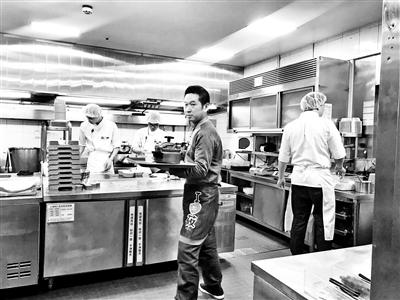 西贝莜面村多门店提苛刻参观条件 须出示健康证