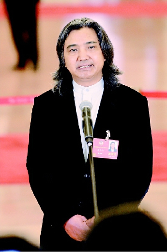 吴为山简介：    第十一、十二届全国政协委员，第十三届全国政协常委，民盟中央常委、文化委员会主任，中国美术馆馆长，中国美术家协会副主席，中国城市雕塑家协会主席，全国城市雕塑艺术委员会主任，教授（二级）、博士生导师。享受国务院特殊津贴。2018年当选法兰西艺术院通讯院士，成为继著名画家吴冠中之后当选该院通讯院士的第二位中国艺术家。