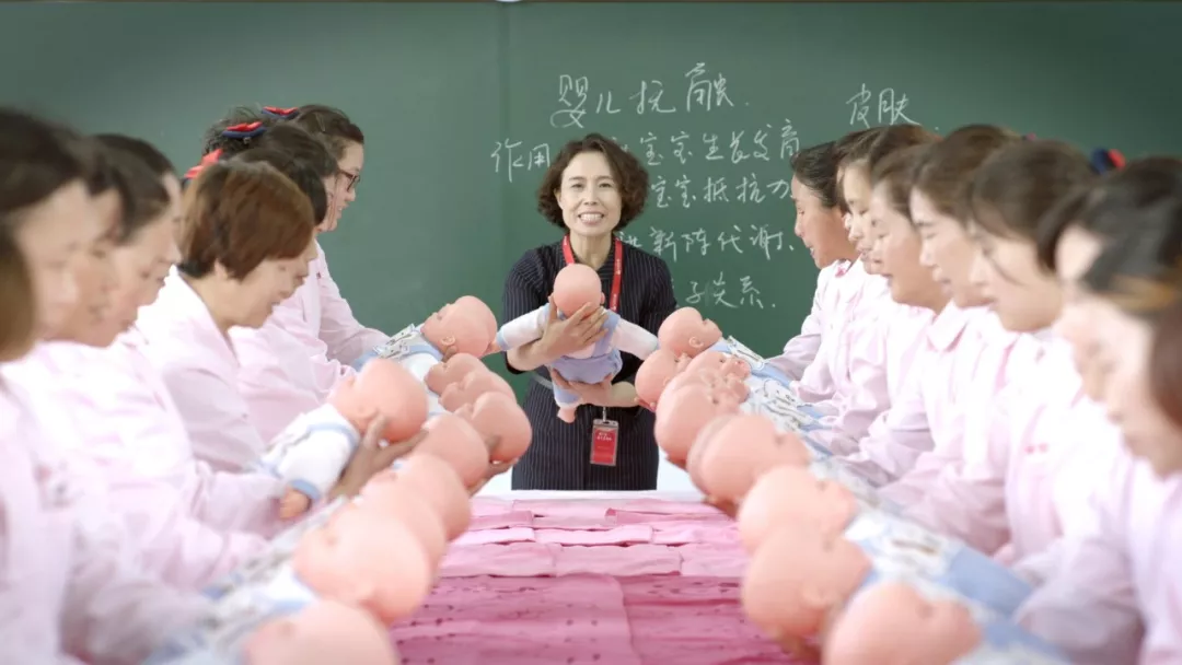 金牌月嫂月入2万24小时待命 平均睡眠不超5小时