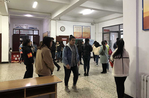 寝室就餐受处分?黑龙江一高校:放宽限制但外卖禁入