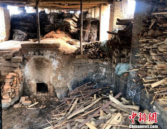 图为痘姆古陶的古龙窑?！∠挠?摄