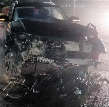 胡某被撞毁的轿车
