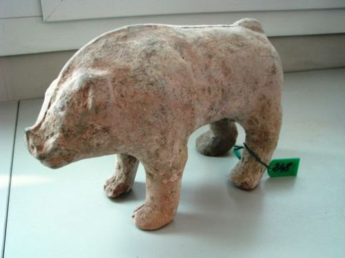 这是唐代彩绘骆驼（返还编号360），骆驼作昂首嘶鸣状。