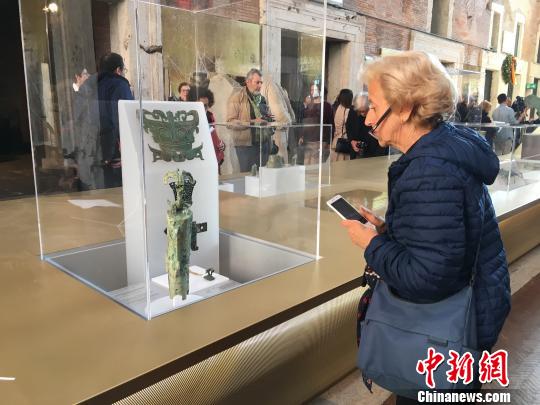 图为展览现场。　钟欣 摄