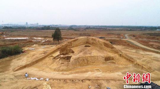 江苏溧阳春秋土墩墓出土一罐鸡蛋完整无损实属罕见