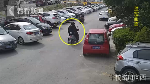 快递点老板见电动车没锁偷来奖励员工：正好需要