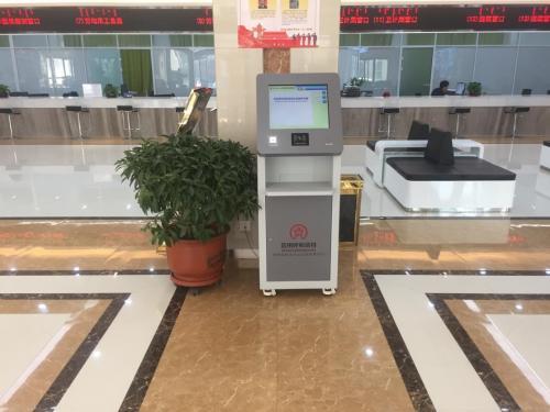 信用查询一体机走进呼和浩特市政务服务中心