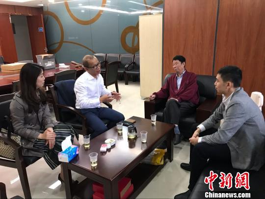 黄国梁与福清文博界人士交流?！≈Ｋ刹?摄