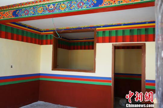 图为4月10日，雄色寺正在装修的养老院。　张伟 摄