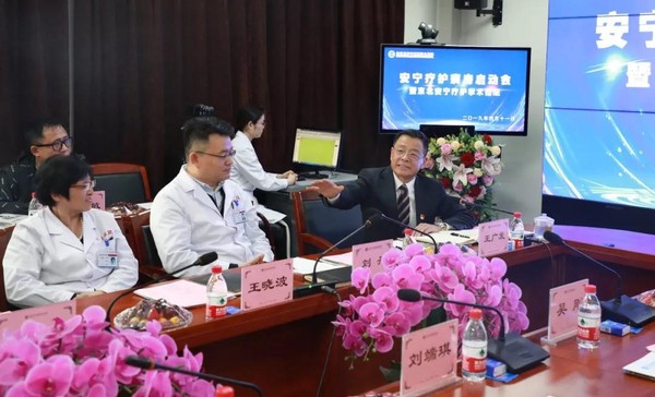 图为：北京法政集团董事长、北京王府中西医结合医院王广发致辞