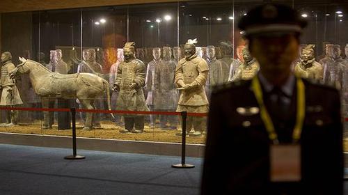 兵马俑手指在美被折断 用什么法律?；こ龉奈?