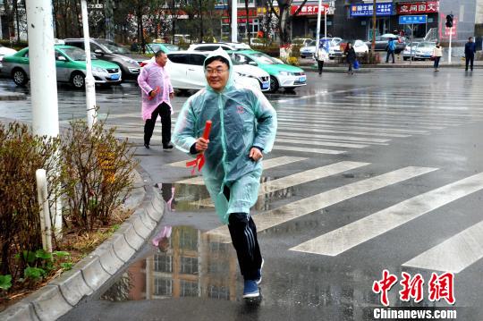 图为健康接力跑?！×跫雅?摄