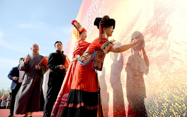 10、活动后签名留念jpg