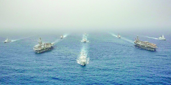 美国罕见用双航母威胁俄罗斯 俄回应:让你变大活靶