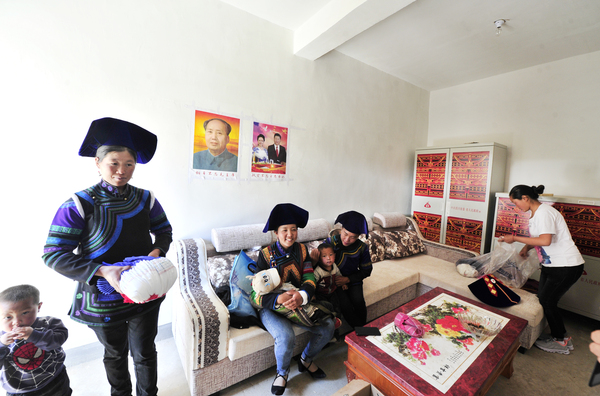 村民们住进了宽敞明亮的移民集中安置房