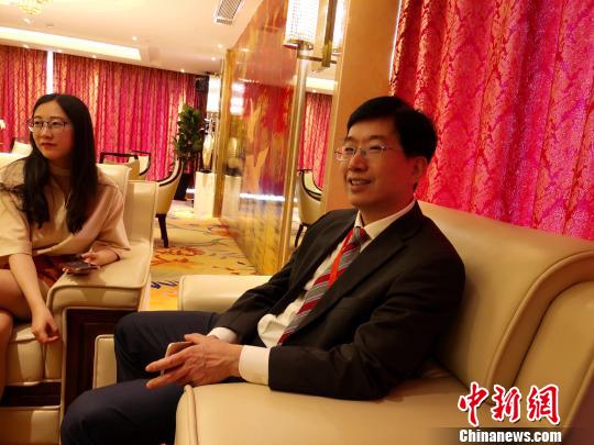 厦门大学附属中山医院普外科学科带头人吴国洋接受记者采访?！⊙罘?摄