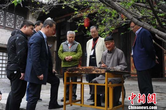 论坛开幕之前，与会专家参访皇城相府、郭峪古城、邸洎城、天官王府等古堡民居?！『卵嗄?摄