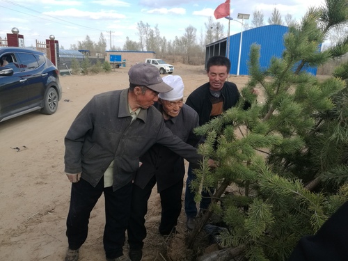 郭成旺父、子孙三代治沙人2