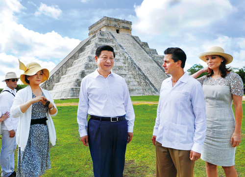 2013年6月6日，为推进中墨两个文明古国的文化交流，国家主席习近平应培尼亚总统邀请参观奇琴伊察玛雅文明遗址。 新华社记者 饶爱民 摄